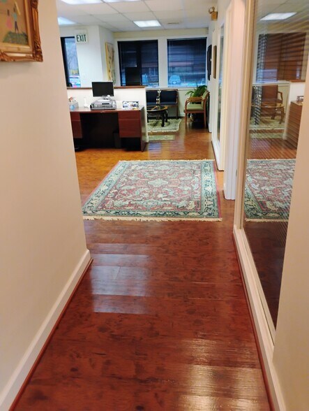 More Photos Of 5405 Twin Knolls Rd, Columbia Medical For Lease