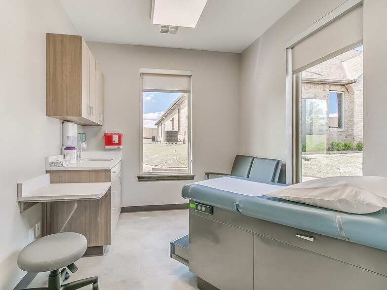 More Photos Of 608 Liberty Ln, Edmond Healthcare For Lease