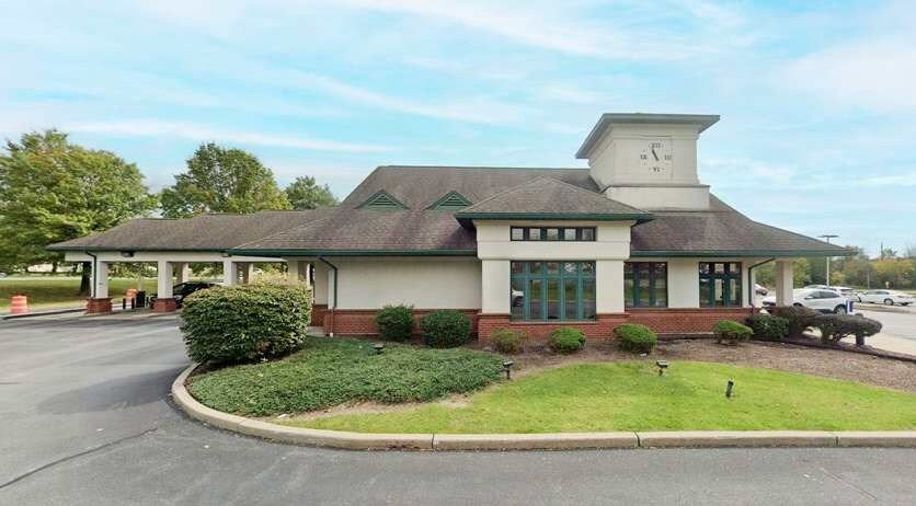 More Photos Of 33 Trust Way, Middletown Bank For Lease