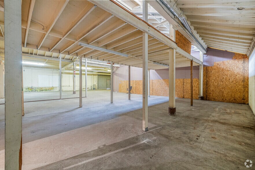 More Photos Of 4933 San Leandro St, Oakland Warehouse For Lease