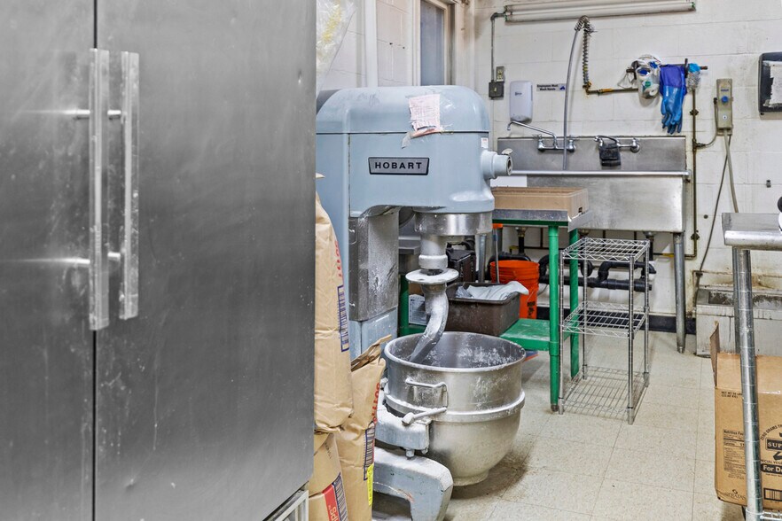 More Photos Of 114 E Lincoln Ave, Mc Donald Storefront For Lease