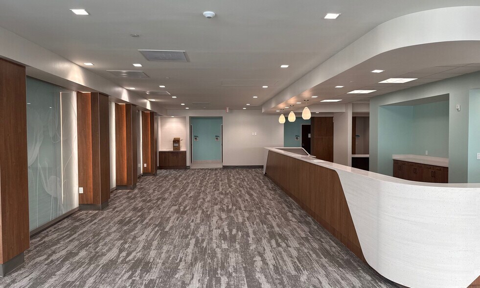 More Photos Of 570 8th St, Saint Petersburg Hospital For Lease