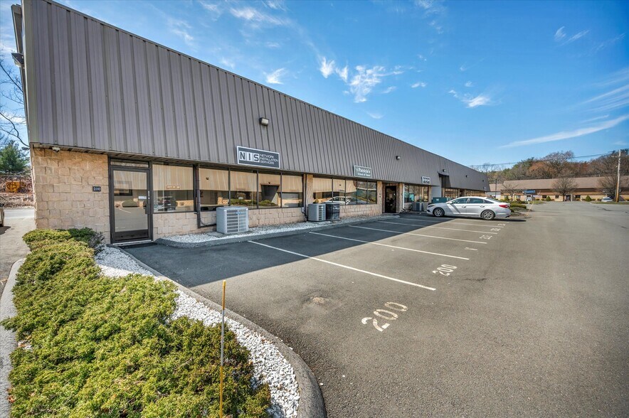 More Photos Of 170-212 N Plains Industrial Rd, Wallingford Light Manufacturing For Sale