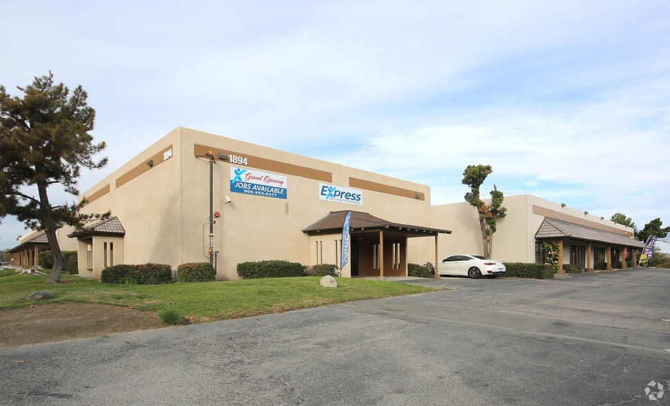 More Photos Of 1894 Commercenter West Dr, San Bernardino Light Distribution For Sale