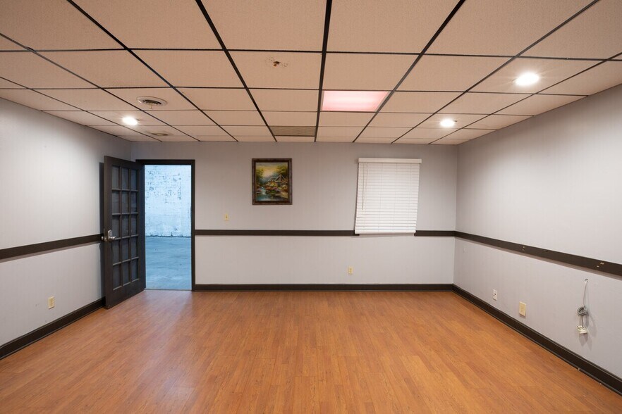 More Photos Of 801 Forest Ave, Kansas City Unknown For Lease