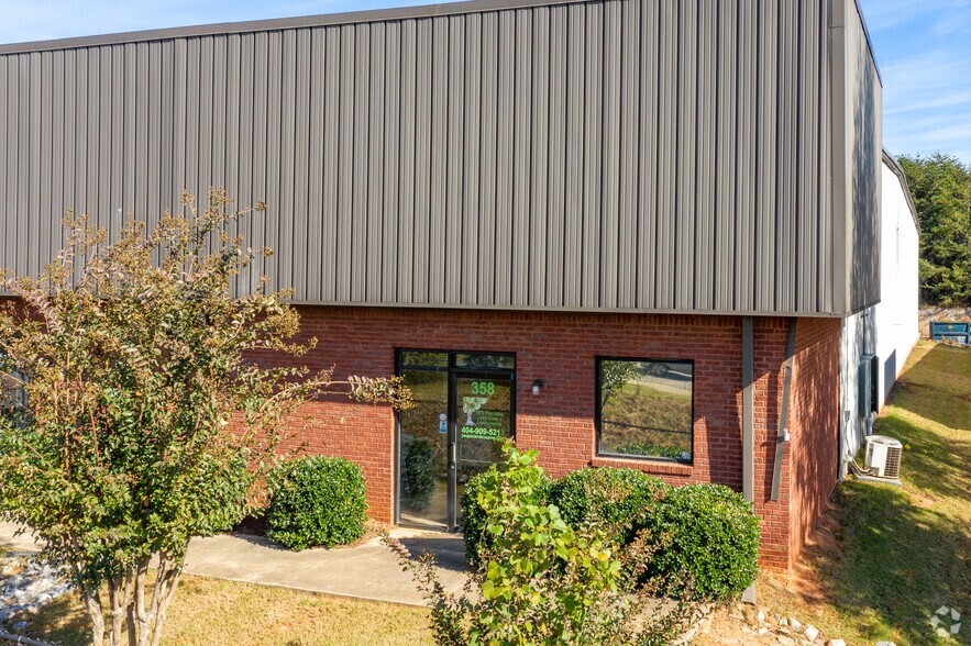 More Photos Of 358-372 McDonough Pky, McDonough Showroom For Lease