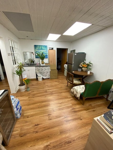 More Photos Of 288 Walnut St, Newton Office For Lease