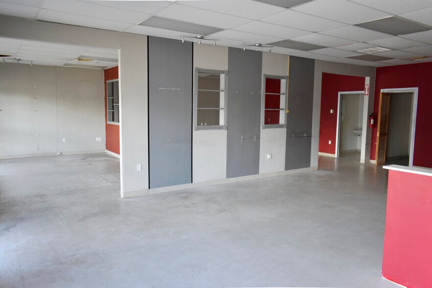 More Photos Of 2517-2519 Strawberry Rd, Pasadena Storefront For Lease