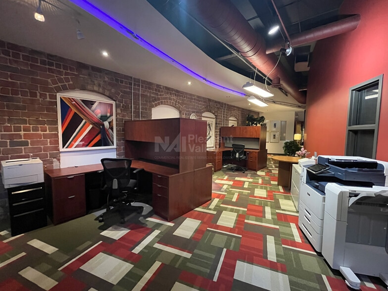 More Photos Of 701 S Broadway St, Akron Showroom For Lease