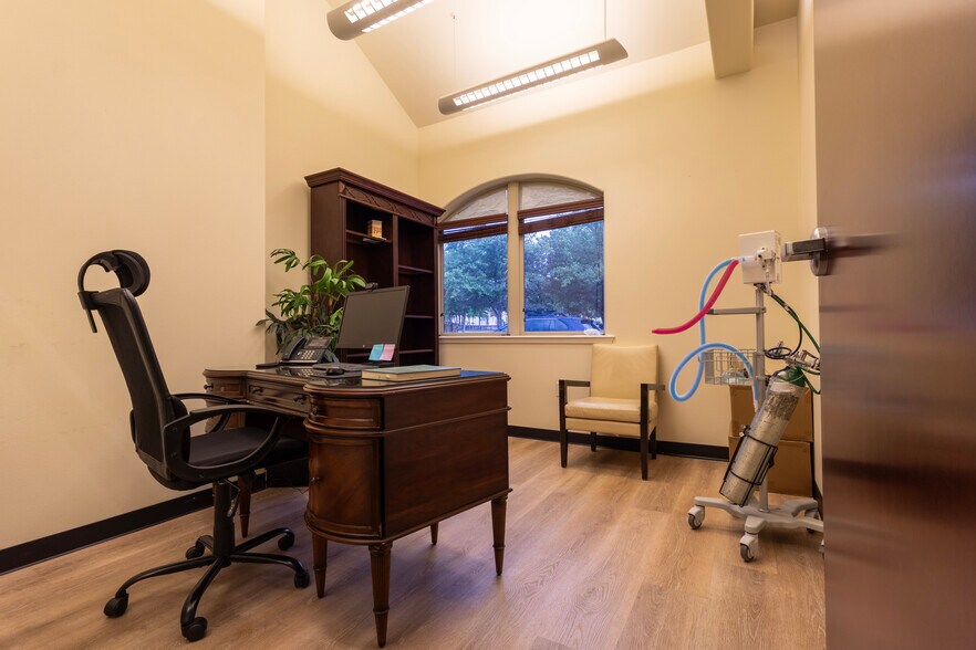 More Photos Of 2500 W William Cannon Dr, Austin Medical For Sale