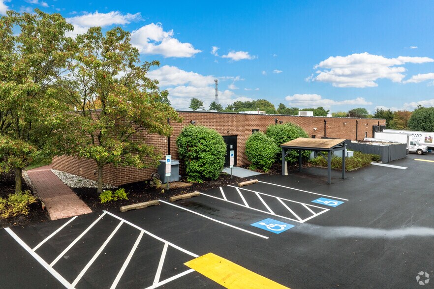 More Photos Of 101 Friends Ln, Newtown Flex For Sale
