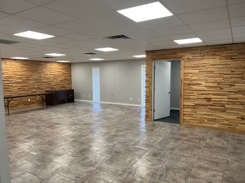 More Photos Of 1425 NW 6th St, Gainesville Office For Lease