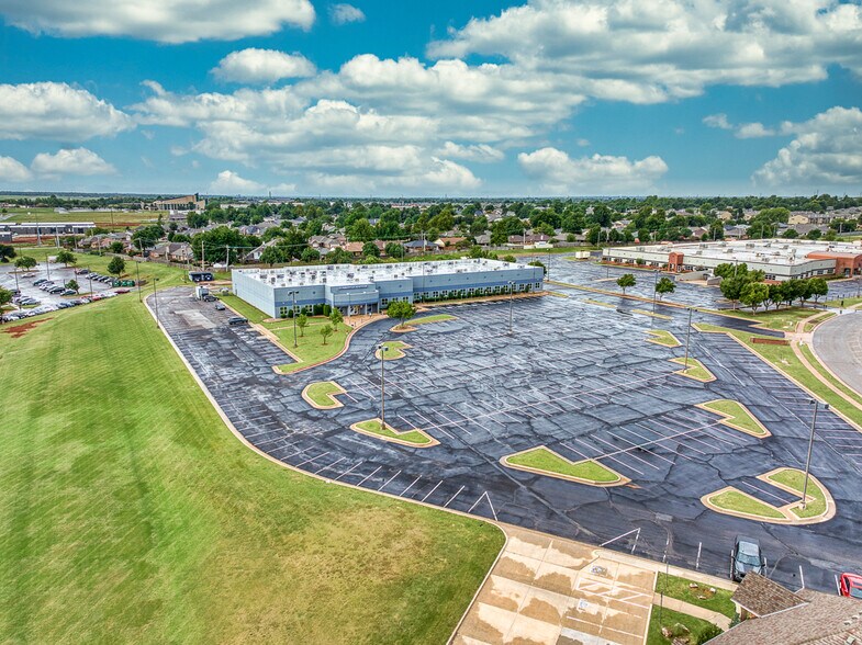 More Photos Of 7720 NW 85th Ter, Oklahoma City Office For Sale