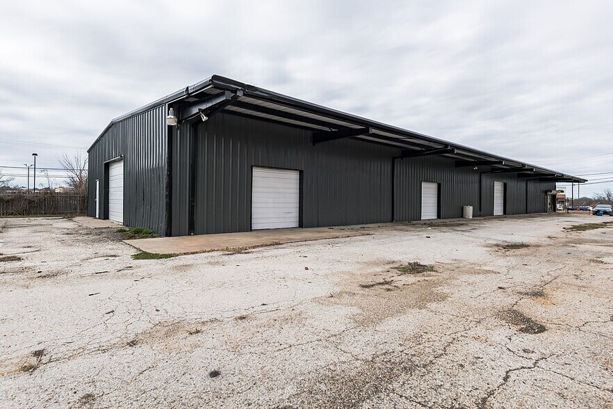 Primary Photo Of 704 W University Ave, Georgetown Light Distribution For Lease