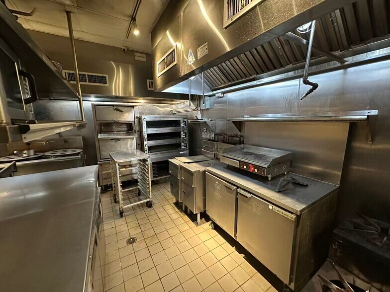 More Photos Of 610-612 Ninth Ave, New York Storefront For Lease