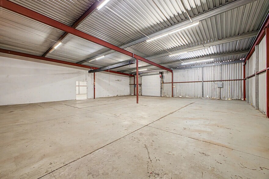 More Photos Of 3532 E Elwood St, Phoenix Warehouse For Lease