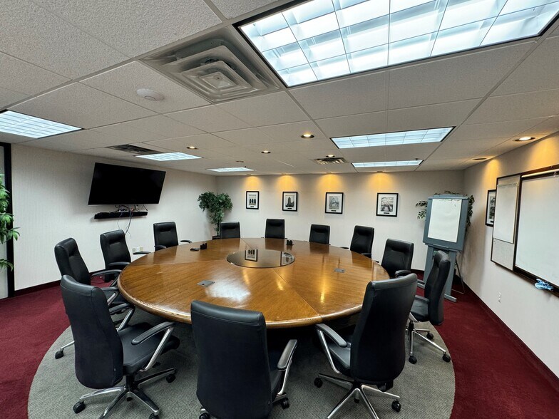 More Photos Of 575 E Big Beaver Rd, Troy Office For Sale