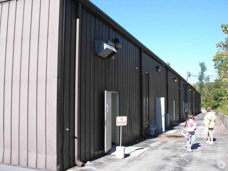 More Photos Of 1088-1100 N High St, Hillsboro General Retail For Lease