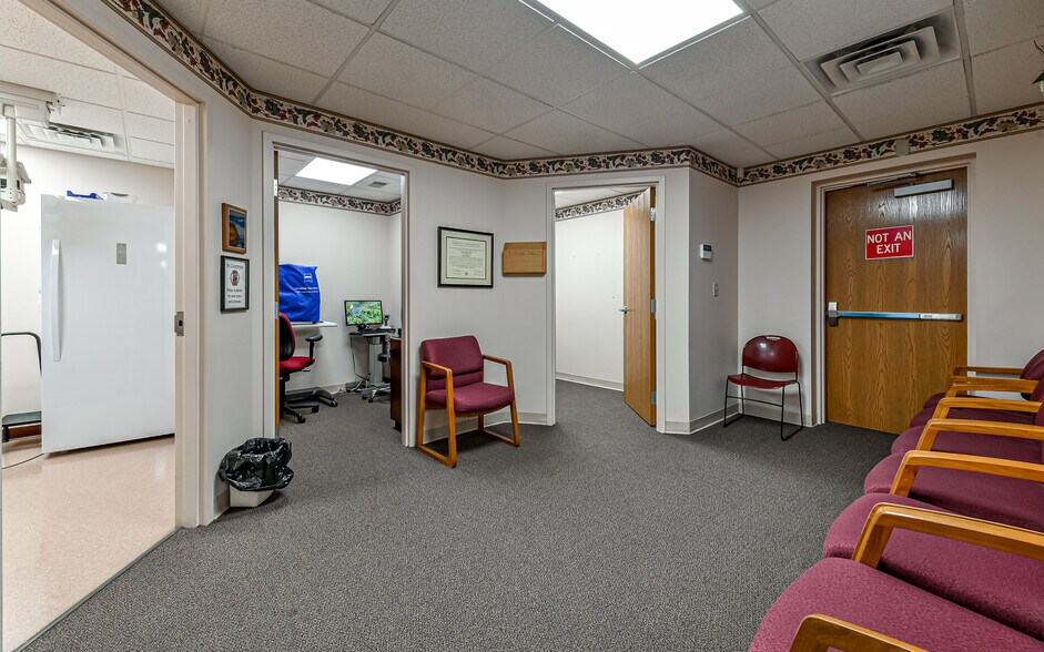 More Photos Of 508-512 N Jefferson st, New Castle Medical For Sale