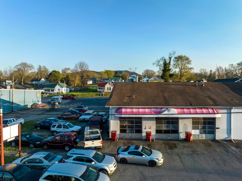 More Photos Of 525 W Market St, Johnson City Flex For Lease