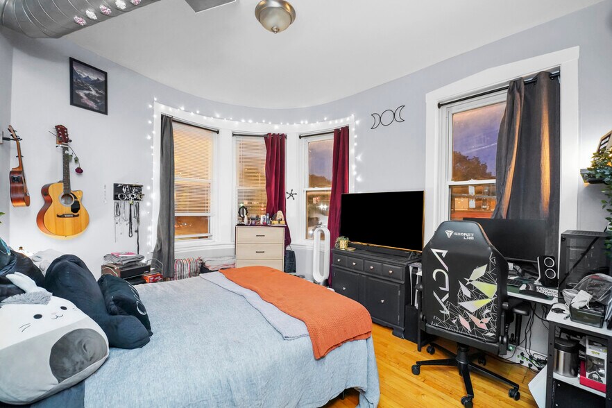 More Photos Of 4363 N Lincoln Ave, Chicago Storefront Retail Residential For Sale