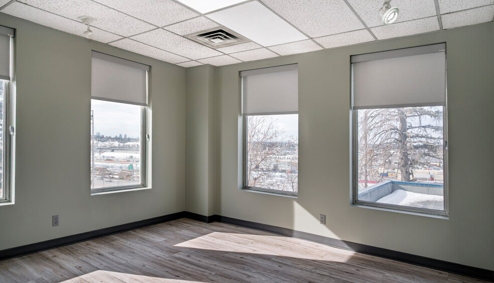 More Photos Of 4204 10th St NE, Calgary Warehouse For Lease