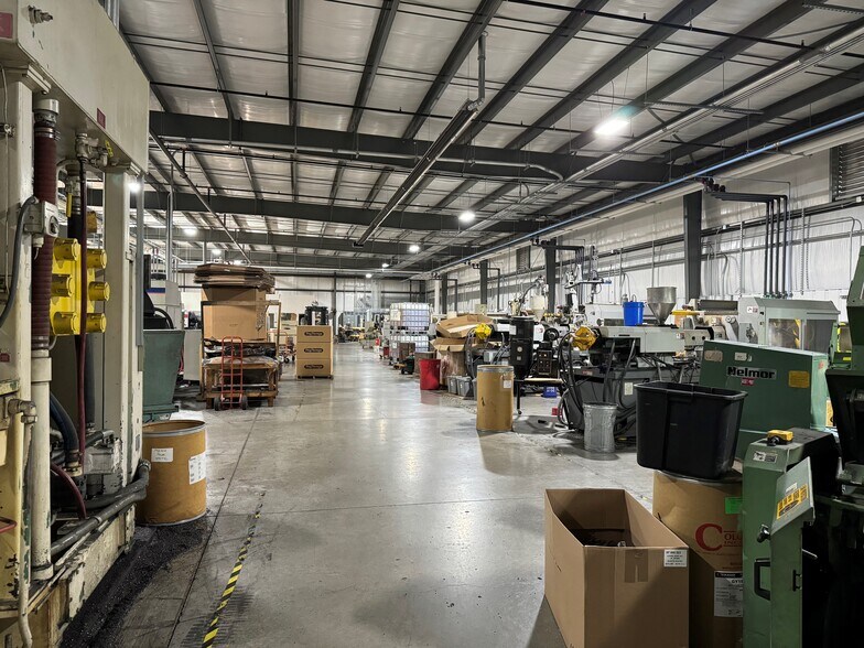 More Photos Of 4650 Chester Dr, Elkhart Warehouse For Sale