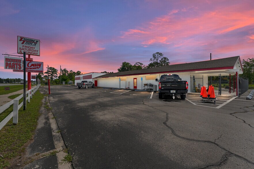 More Photos Of 17313 NE US Highway 301, Waldo Freestanding For Lease