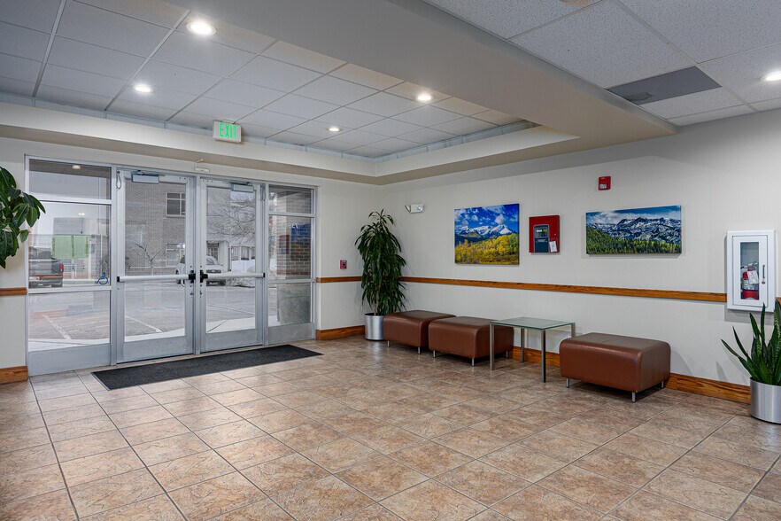 More Photos Of 7390 Creek Rd, Sandy Office For Lease
