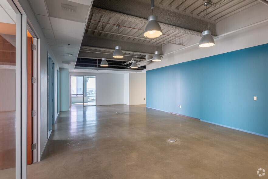 Photo of 9th Floor Ste 960