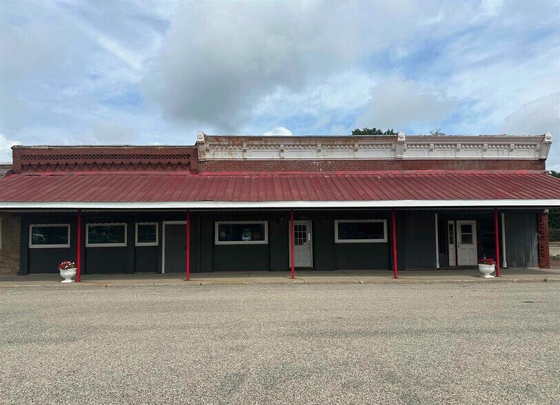 More Photos Of 504 Main St, Varna Restaurant For Sale