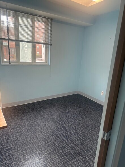 More Photos Of 4625 5th Ave, Pittsburgh Apartments For Lease