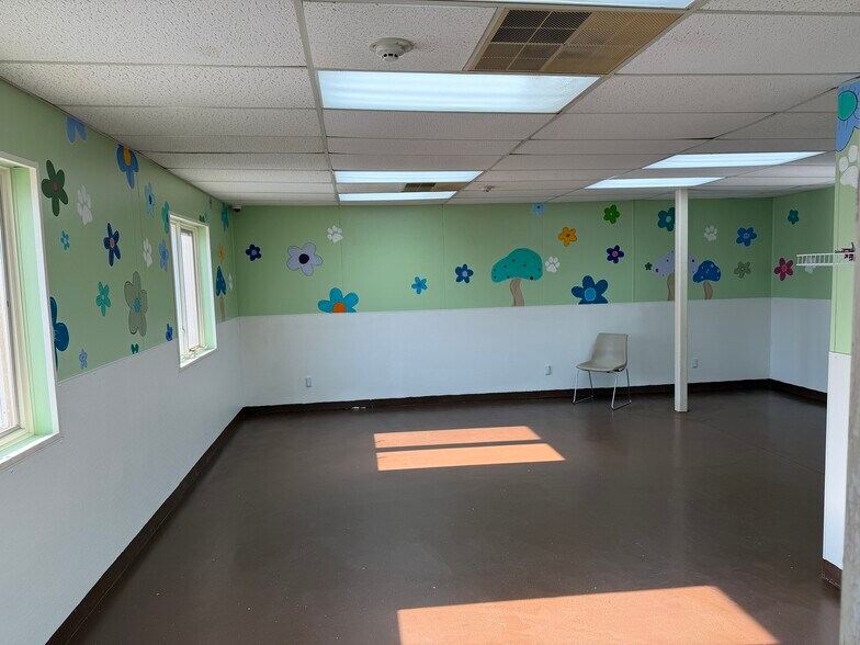 More Photos Of 104 Woodward Hill Rd, Edwardsville Office For Sale