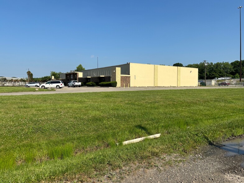 Primary Photo Of 5840-5860 E 25th St, Indianapolis Warehouse For Sale