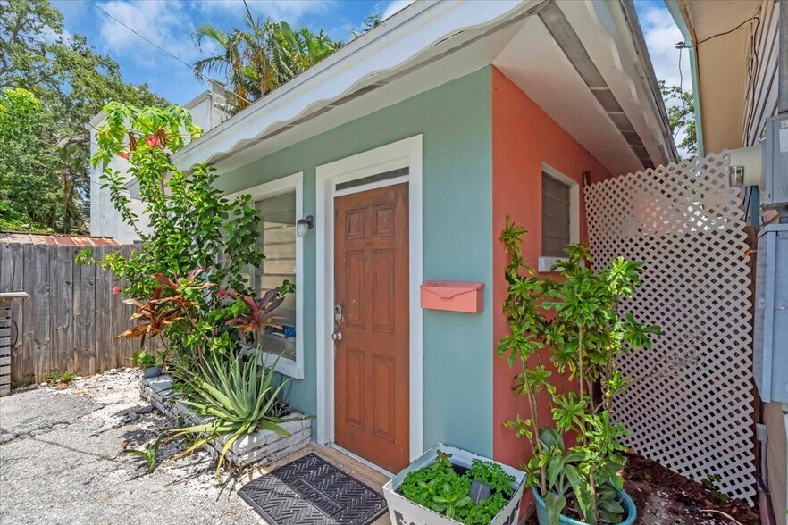 More Photos Of 1760 Wisconsin Ln, Sarasota Multifamily For Sale
