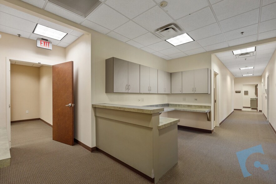 More Photos Of 809 W Harwood Rd, Hurst Medical For Lease