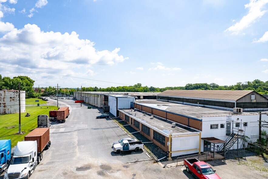 More Photos Of 8203 Fischer Rd, Dundalk Warehouse For Lease