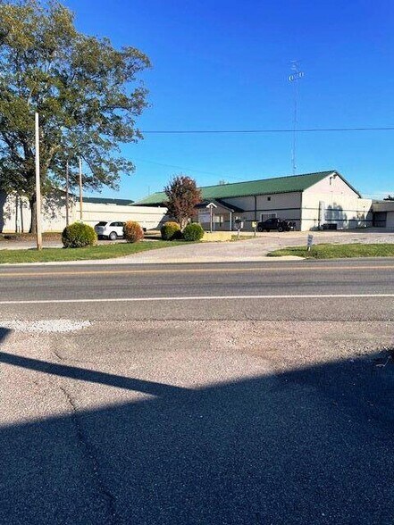 More Photos Of 2009 S 7th St, Hickman General Retail For Sale