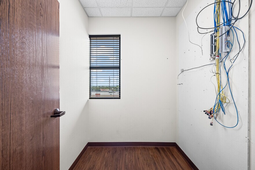 More Photos Of 7202 Slide Rd, Lubbock Medical For Lease