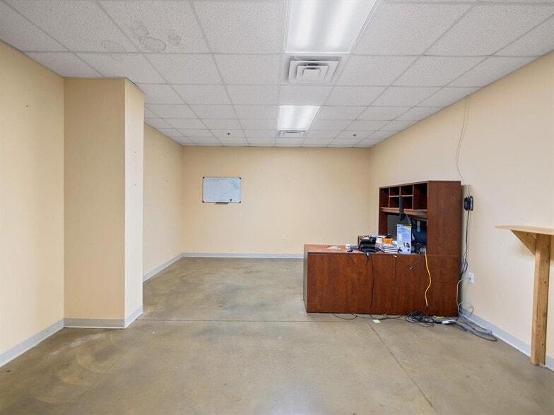 More Photos Of 6976 W Louisville Ln, Owensboro Light Manufacturing For Sale