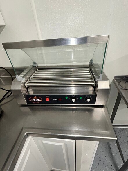 More Photos Of 1002 Cross st, Robinson Restaurant For Sale