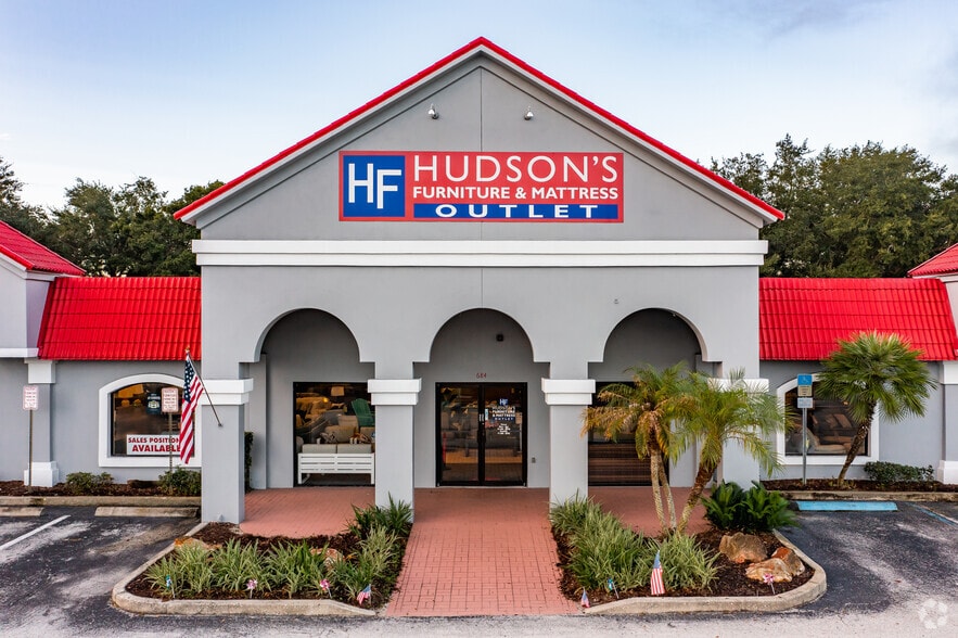 More Photos Of 684 E Altamonte Dr, Altamonte Springs General Retail For Lease