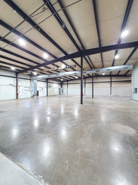 More Photos Of 7007 Trafalgar St, Fort Wayne Light Manufacturing For Lease