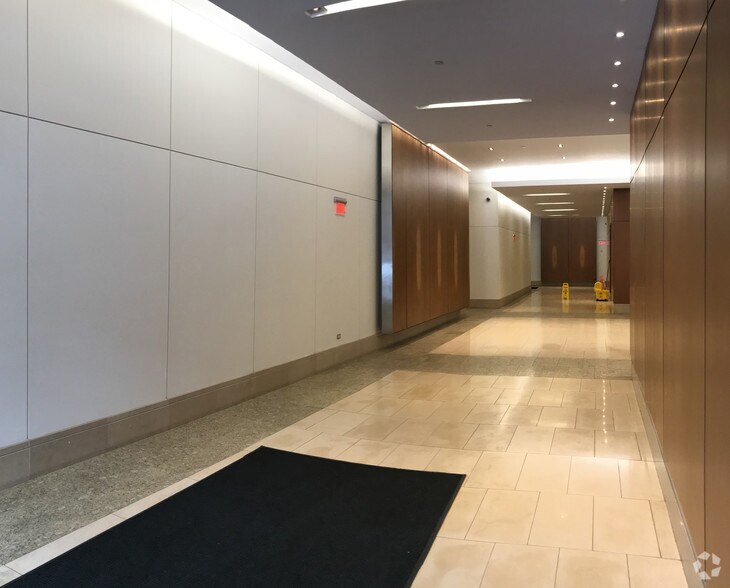 More Photos Of 325 John H McConnell Blvd, Columbus Office For Lease