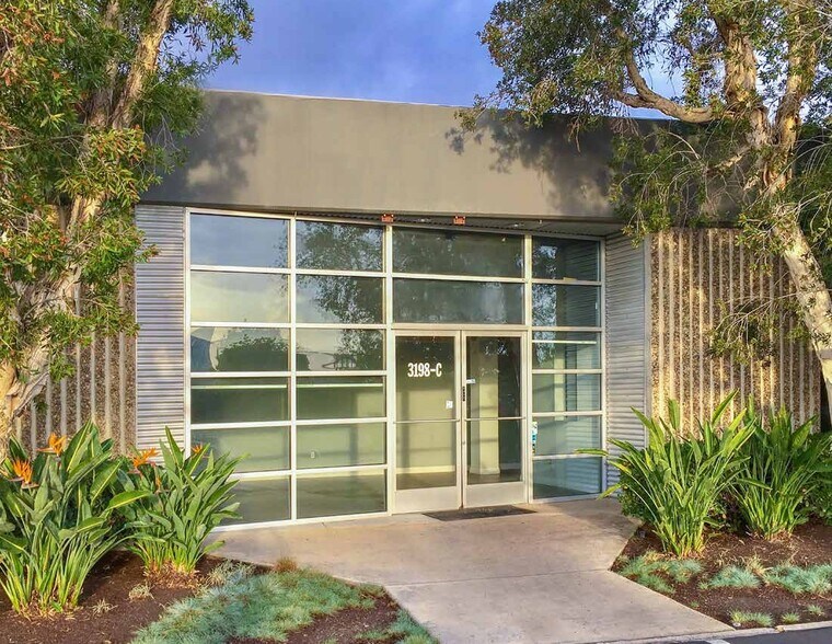 Primary Photo Of 3198 Airport Loop Dr, Costa Mesa Light Manufacturing For Lease