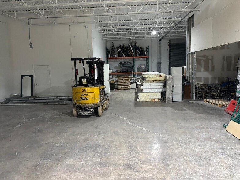 More Photos Of 4671-4685 E 11th Ave, Hialeah Warehouse For Lease