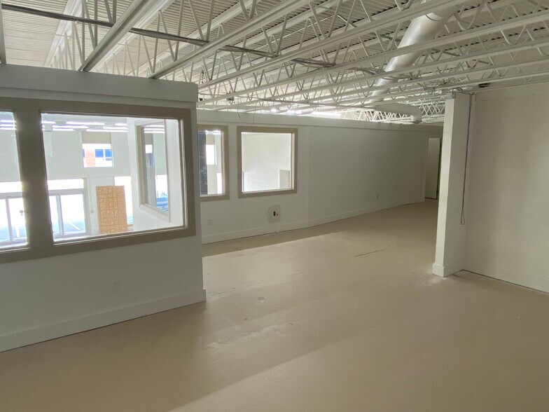 More Photos Of 1400 St Paul St, Rochester Showroom For Lease