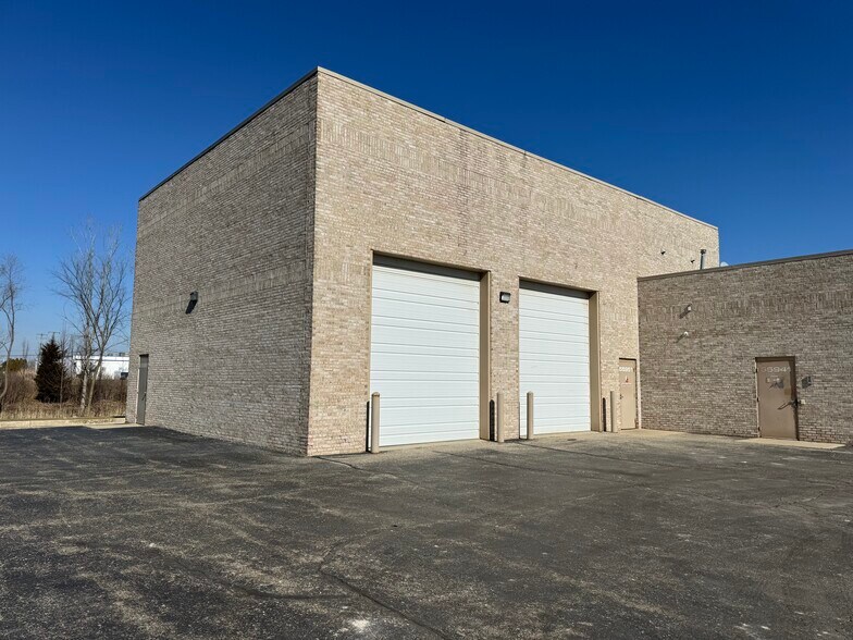 More Photos Of 55951 Gratiot Ave, Chesterfield Office For Sale