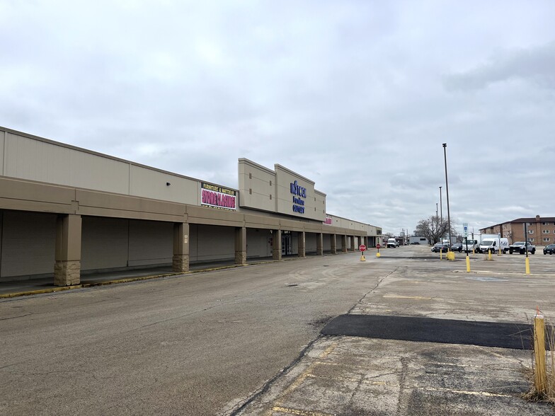 Primary Photo Of 7325 W 79th St, Bridgeview Freestanding For Lease