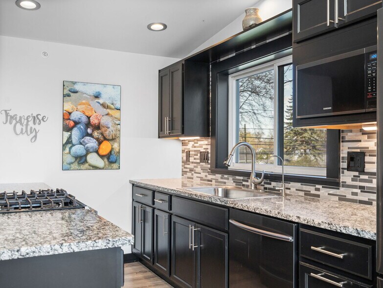More Photos Of 1323 Cass St, Traverse City Flex For Sale